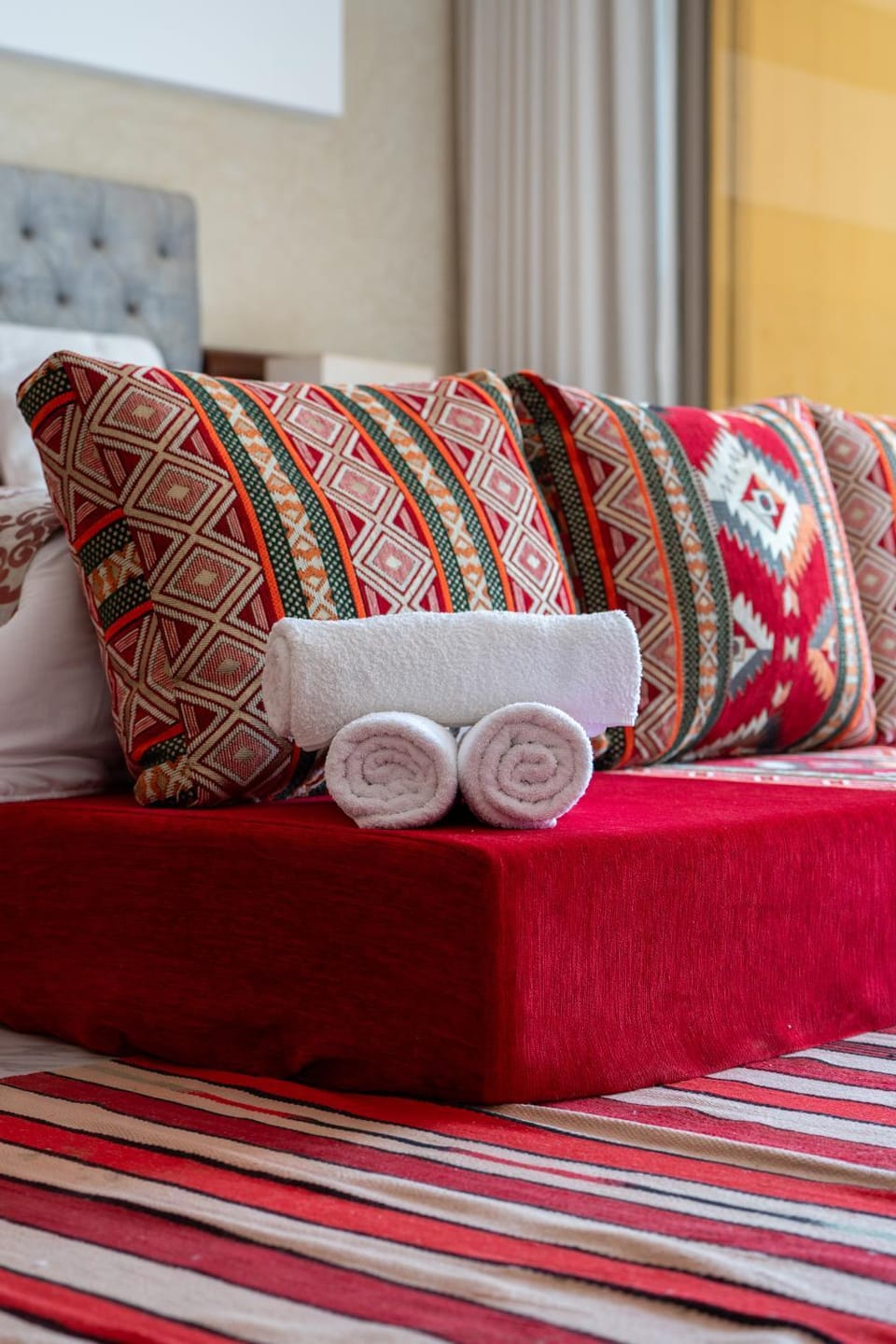 Bed, Photo of the whole room, Seating area, Bedroom, towels