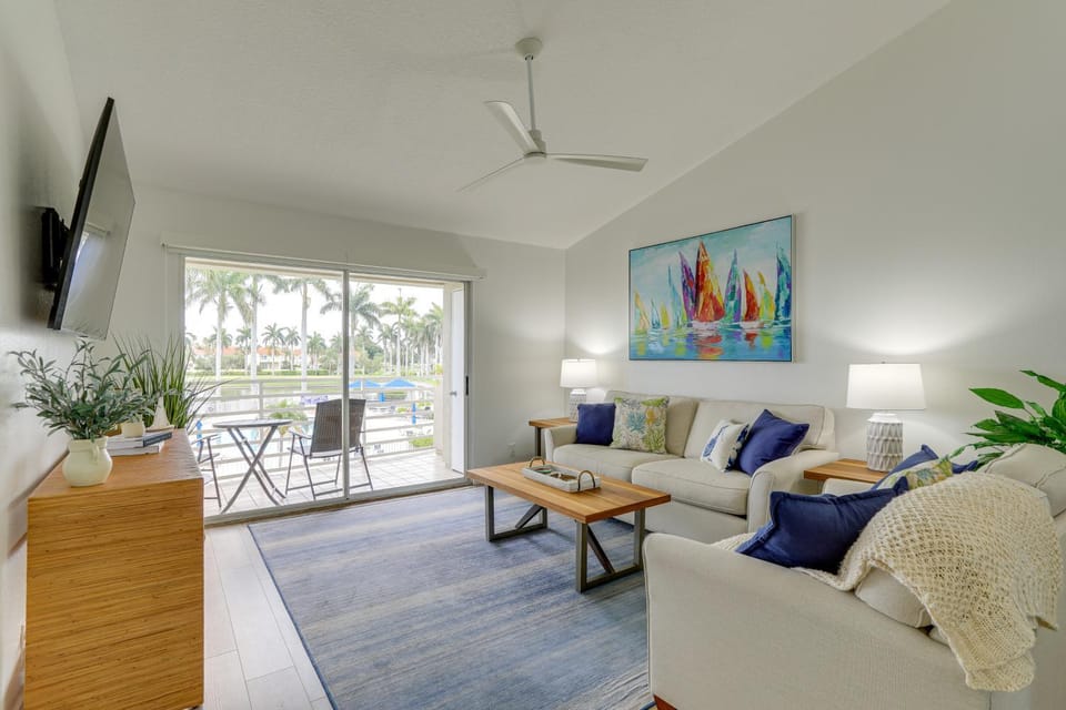 Sunny St Pete Getaway with Shared Pool & Hot Tub House in Isla del Sol