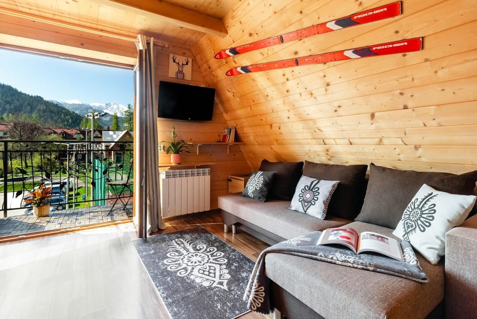 View (from property/room), Living room, Seating area, Mountain view