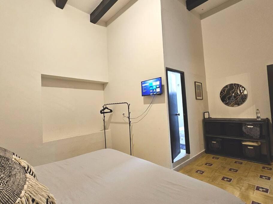 Villa Golondrinas, in Main Downtown, with A/C and Free Parking! Apartment in San Miguel de Allende