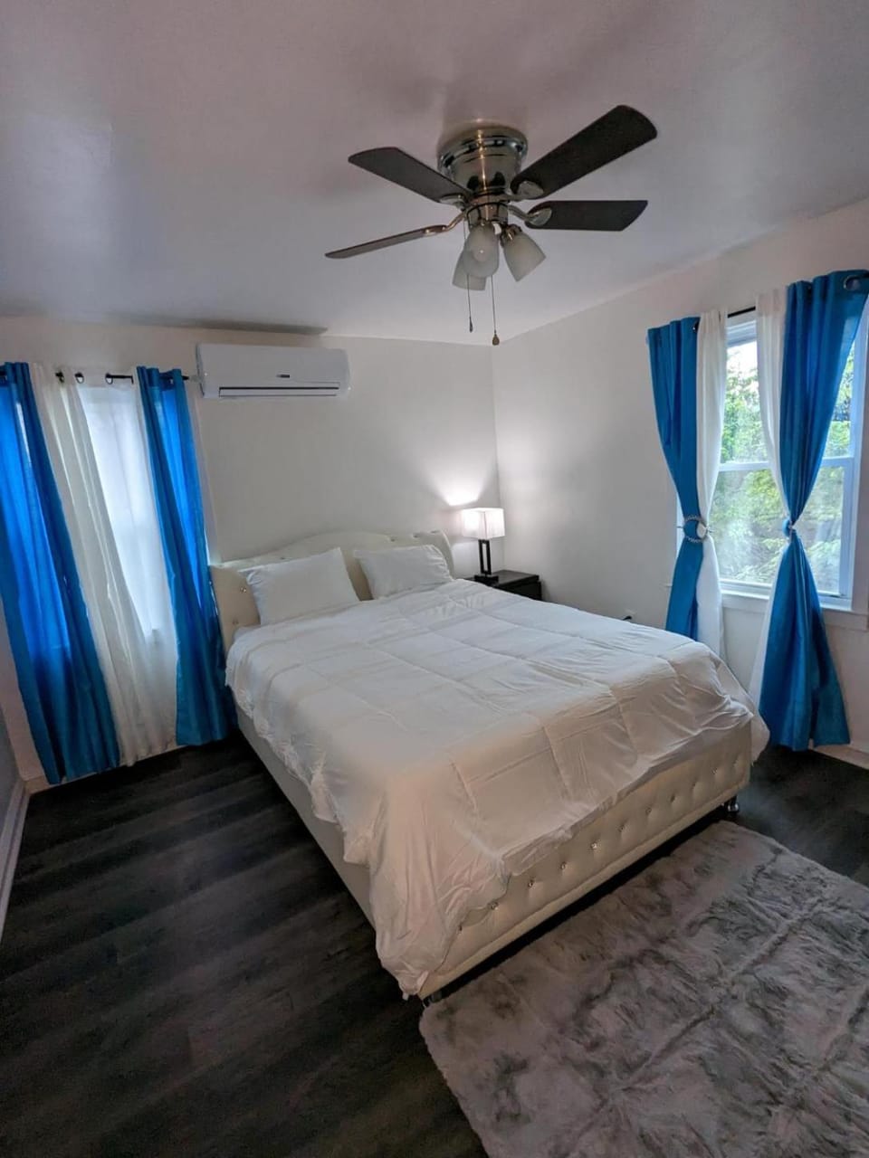 Photo of the whole room, Bedroom, fireplace, air conditioner