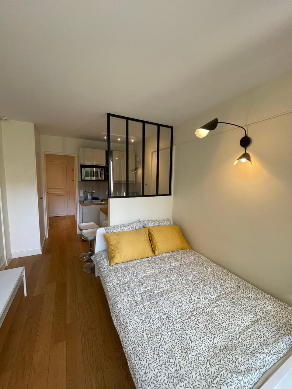 Studio with Balcony 800m to Trocadéro and Tour Eiffel Apartment in Paris