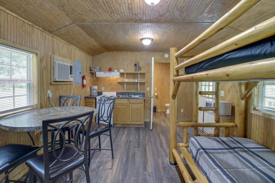 Serene Briceville Vacation Rental Cabin w/ Grill! Cabin in Tennessee