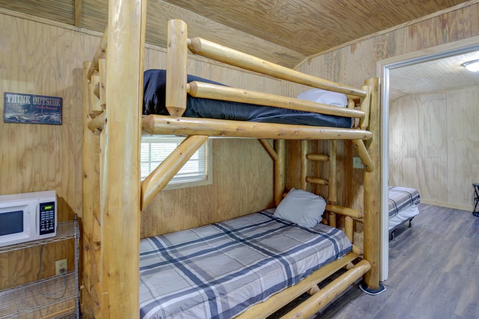 Serene Briceville Vacation Rental Cabin w/ Grill! Cabin in Tennessee