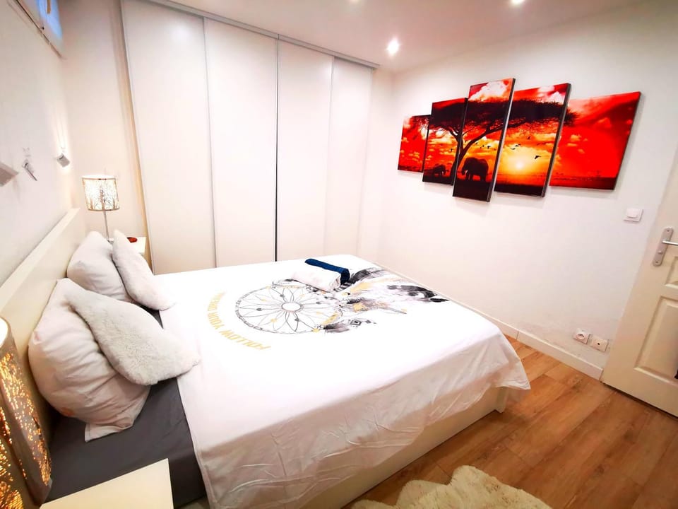 Bed, Photo of the whole room, Bedroom, wardrobe