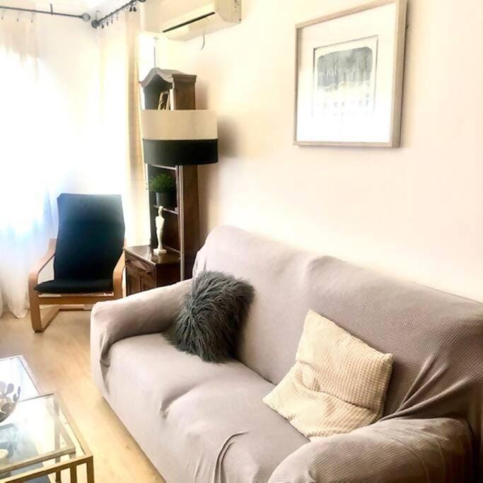 NUEVO! Con piscina a 2 minutos estación tren AVE. Apartment in Zaragoza