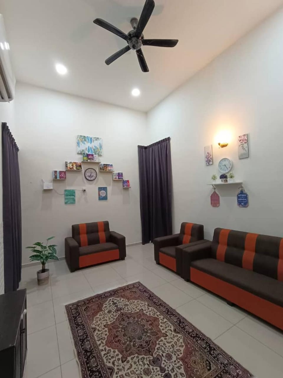 Property building, Neighbourhood, Living room, Seating area, Entertainment, fireplace, air conditioner