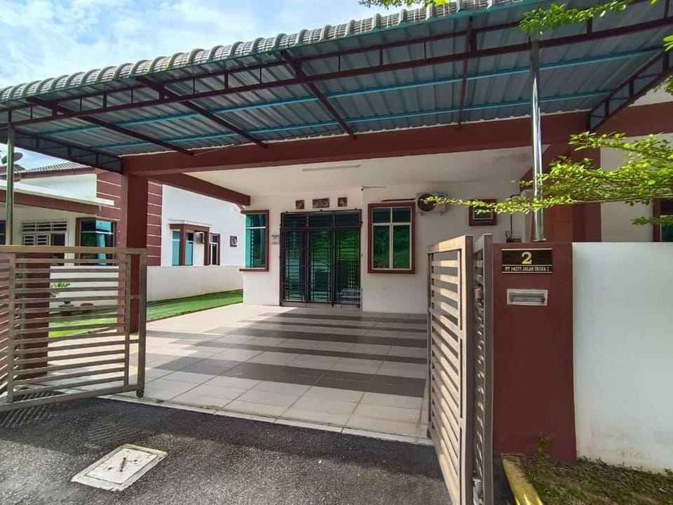 Property building, Neighbourhood, Sunrise, Sunset, Parking