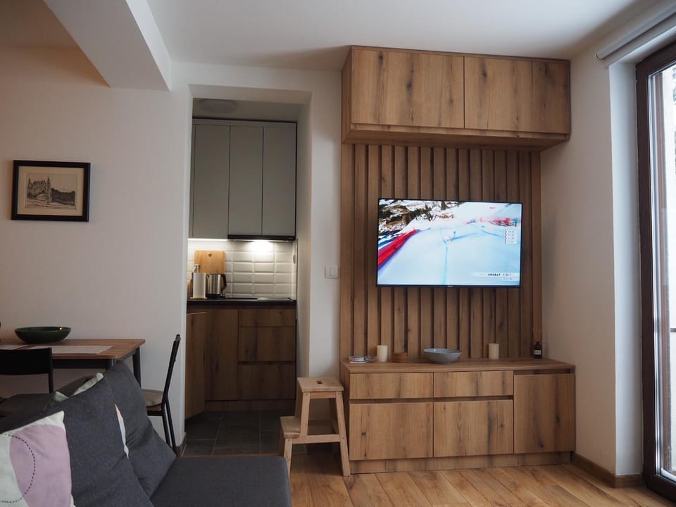 Kitchen or kitchenette, Living room, Seating area, Evening entertainment