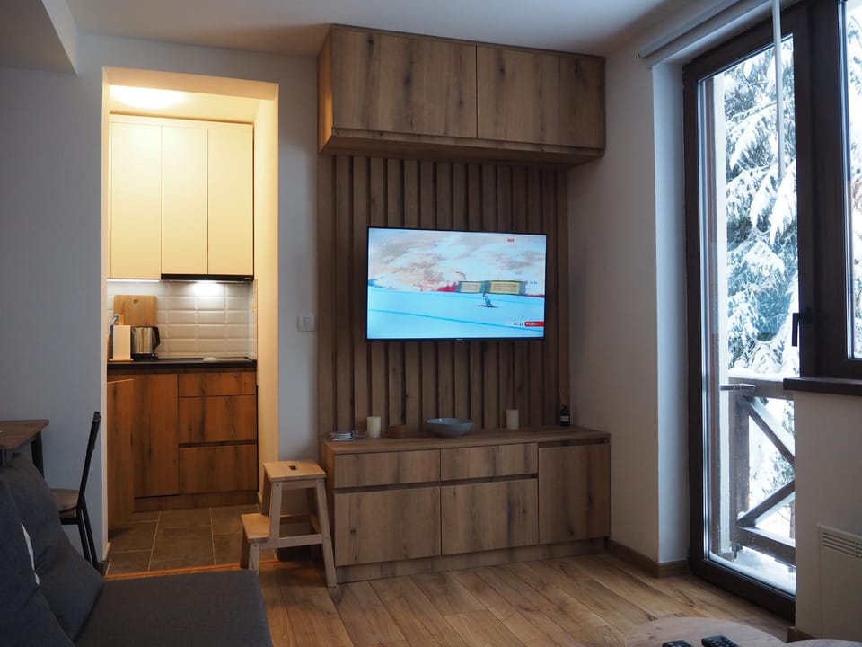 Communal lounge/ TV room, TV and multimedia, Living room, Evening entertainment