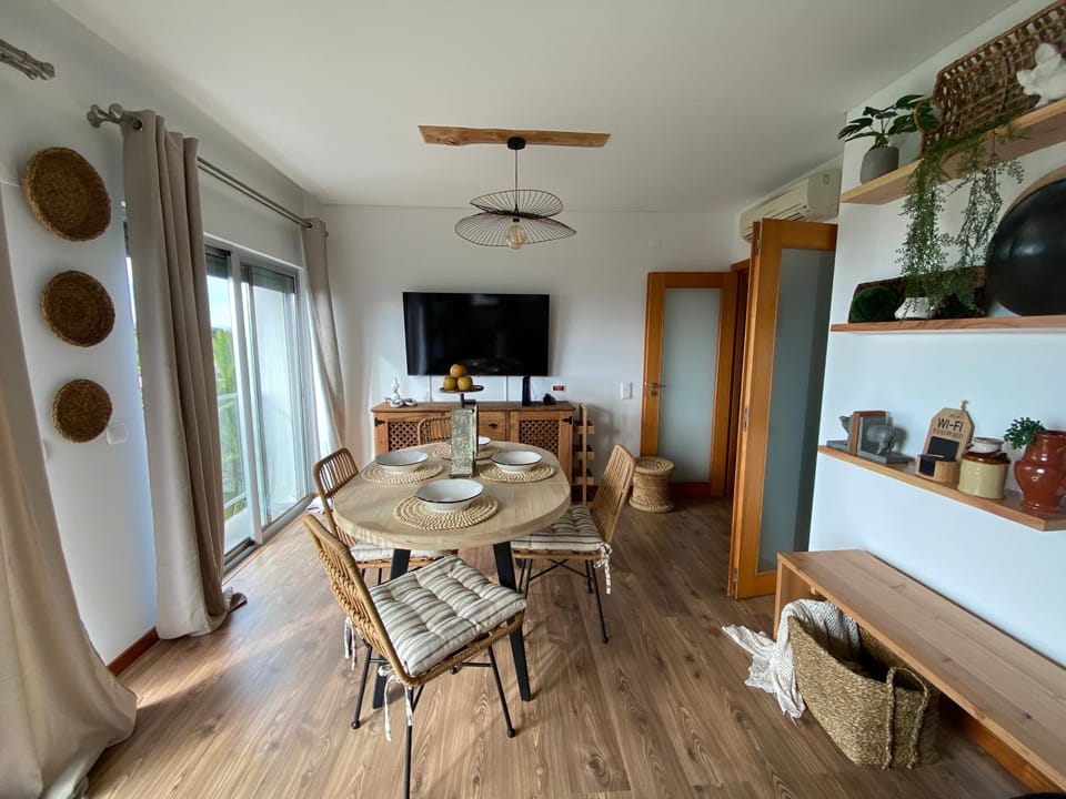 TV and multimedia, Living room, Dining area