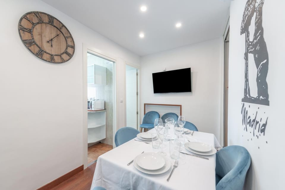 Communal lounge/ TV room, TV and multimedia, Living room, Dining area