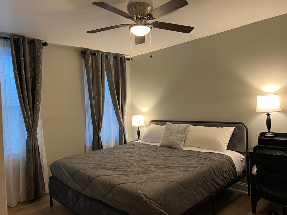Bed, Photo of the whole room, Bedroom, fireplace