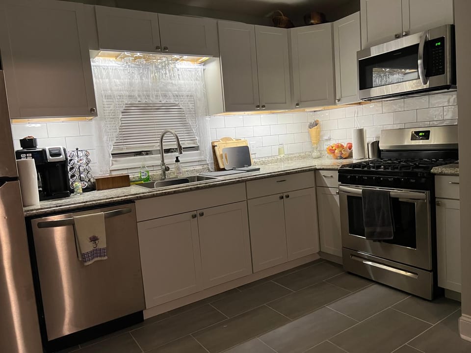 Coffee/tea facilities, Kitchen or kitchenette, Kitchen or kitchenette, dishwasher, minibar, pet friendly, stove