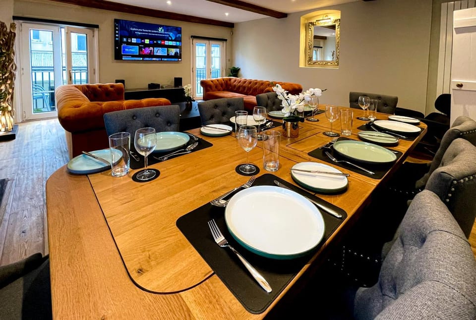 Living room, Dining area