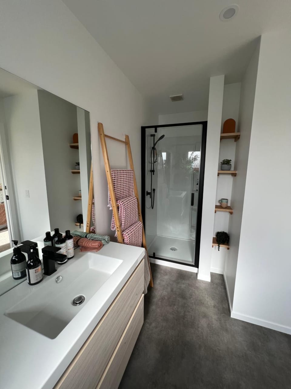 Paradise By The Beach - Sleeps 8 House in Auckland Region