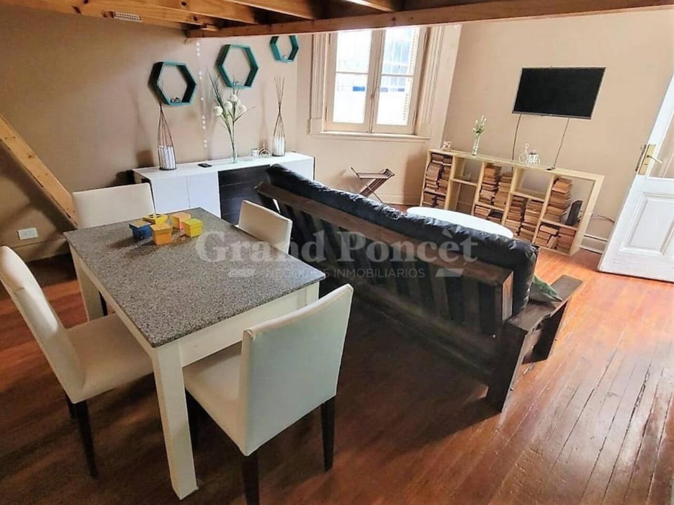 Bohemian San Telmo for large groups and families spacious and comfy apt for your Perfect Stay , ATENCIÓN PRECIO DE RESERVA EN DOLARES O PESOS DOLAR BLUE Apartment in Buenos Aires