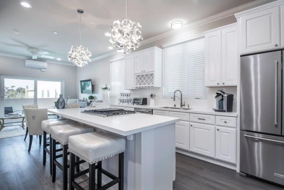 Kitchen or kitchenette, Dining area, dishwasher, minibar, pet friendly, stove, toaster