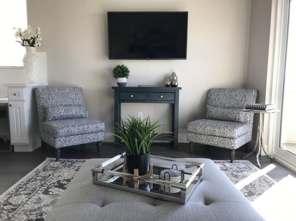 Communal lounge/ TV room, TV and multimedia, Living room, Seating area