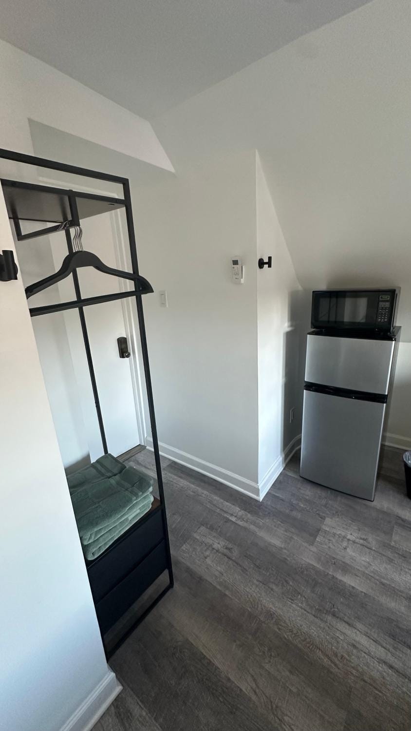 Modern & cozy Room in Queens near Train station and buses Vacation rental in Woodhaven