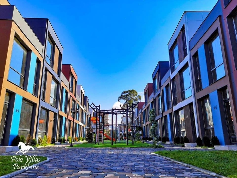 Property building, Neighbourhood, Natural landscape, Street view, Location