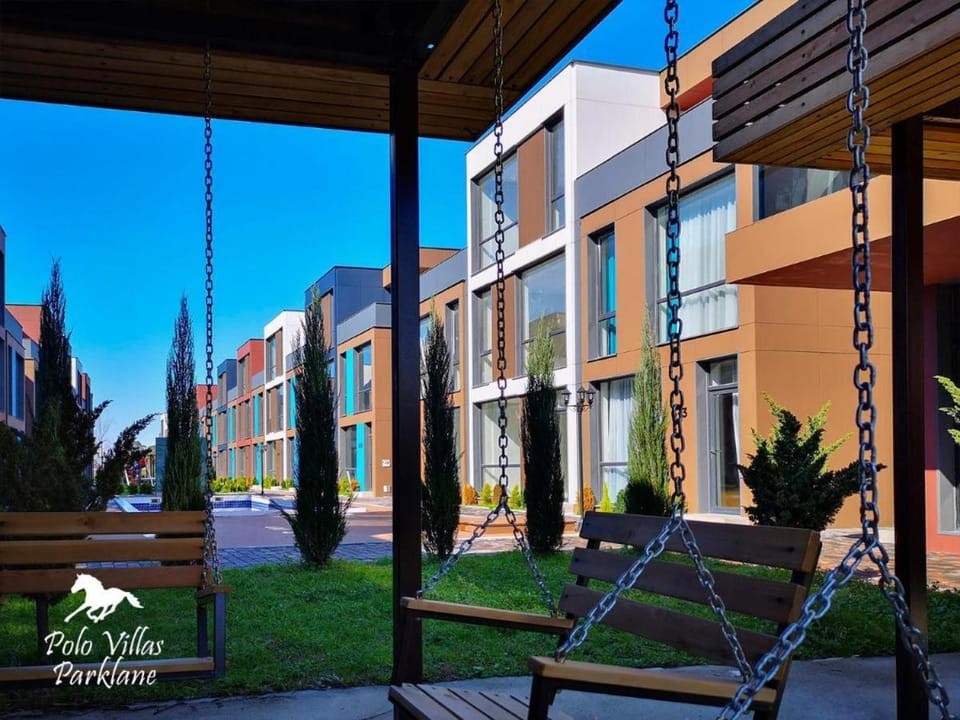 Property building, Communal lounge/ TV room, Natural landscape, Garden, Garden view, Swimming pool