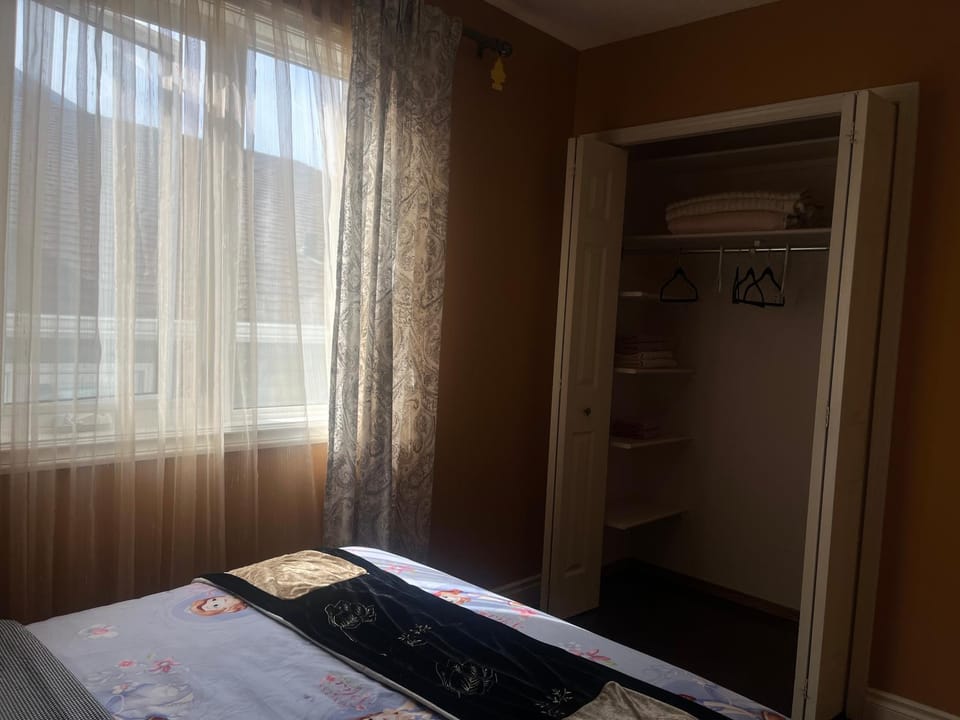 citadel cozy quilt private bedroom Vacation rental in Calgary