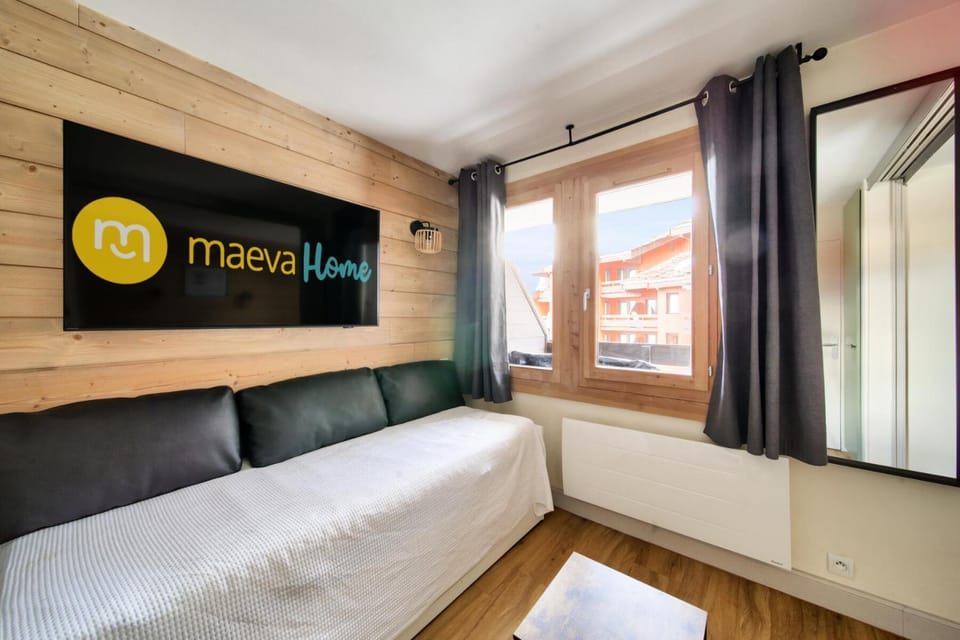 Bed, TV and multimedia, furniture