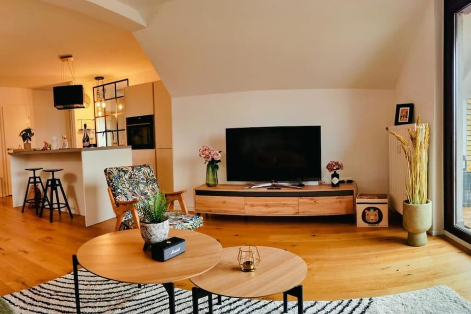 TV and multimedia, Kitchen or kitchenette, Living room, Seating area, Evening entertainment