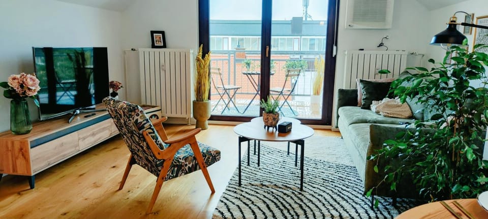 Communal lounge/ TV room, TV and multimedia, Living room, Evening entertainment