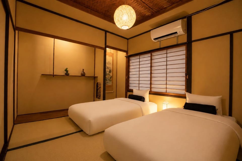 Photo of the whole room, Bedroom, air conditioner