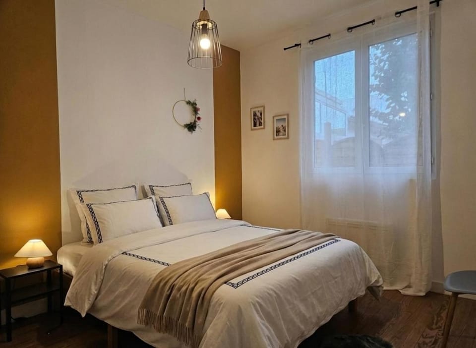 2 maisons réunies de plain-pied 6 chambres hypercentre et à 300 m de la plage Accueil humain Villa in Royan