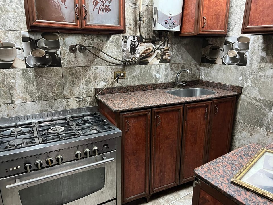 شقه ثلاثه غرف وريسبشن ثلاثه قطع لك بالكامل بها تكييف ف الصاله Apartment in Egypt