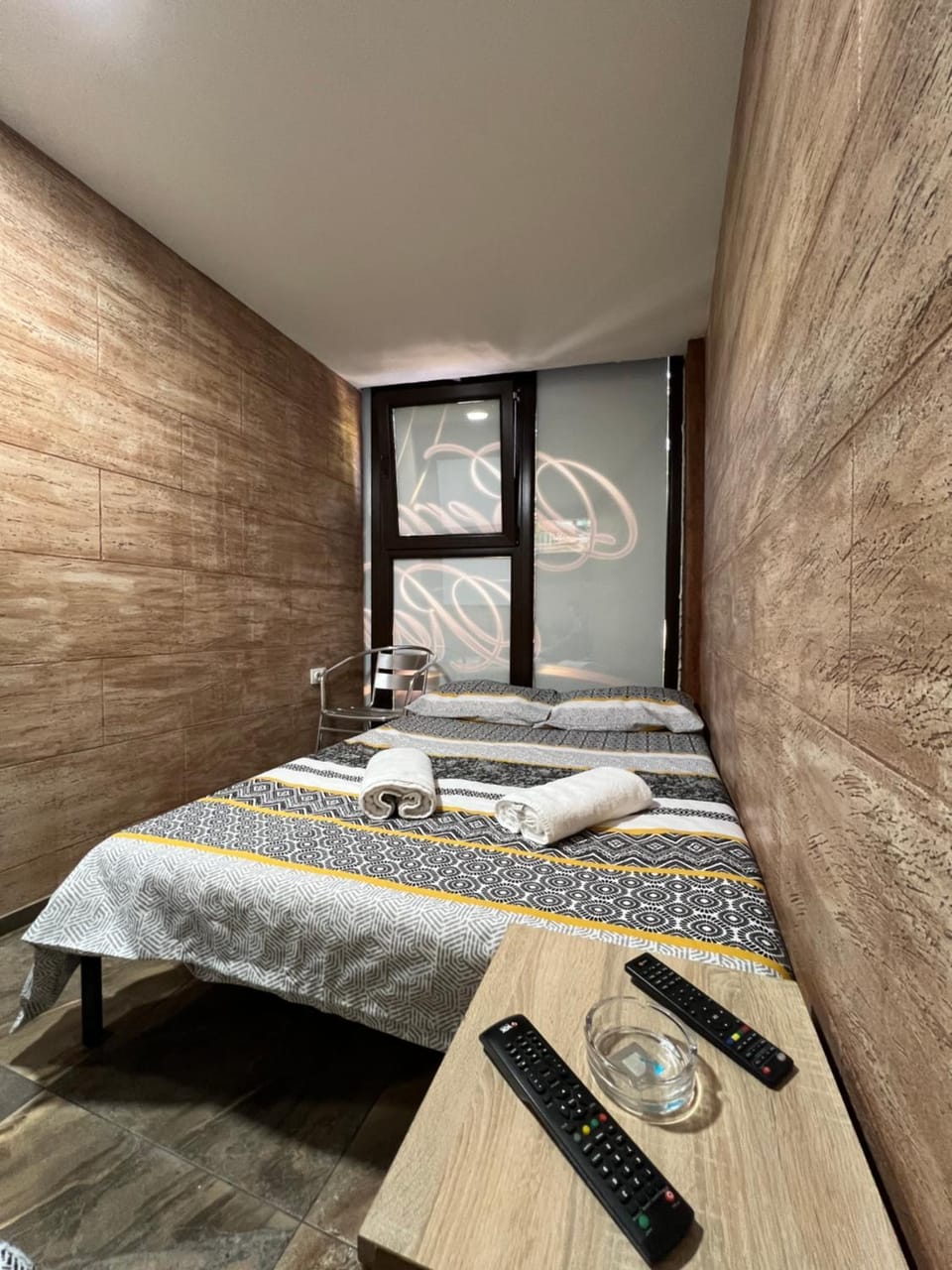 Bed, TV and multimedia, View (from property/room), furniture, towels