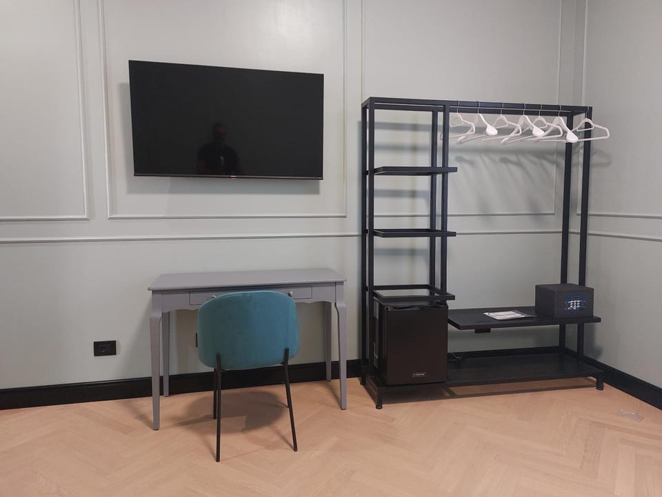 TV and multimedia, Bedroom, hair dresser