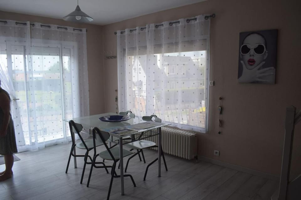 les hirondelles Apartment in Normandy