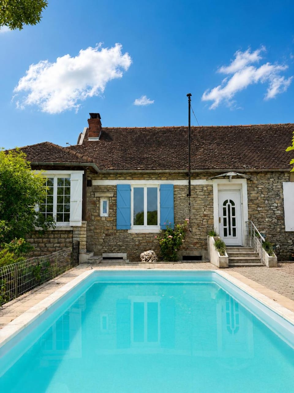Property building, Pool view, Swimming pool, Swimming pool