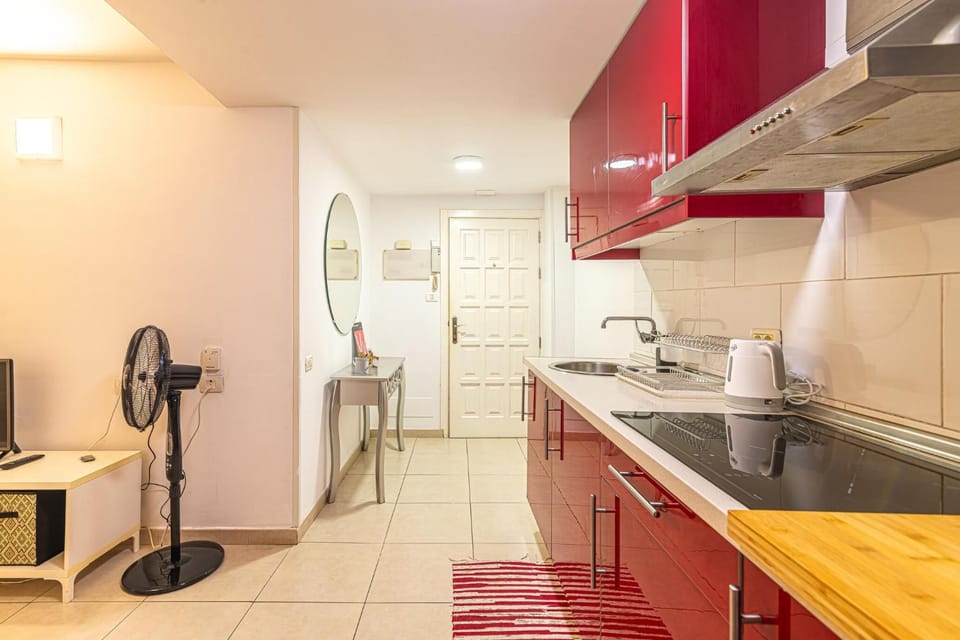 Facade/entrance, Kitchen or kitchenette