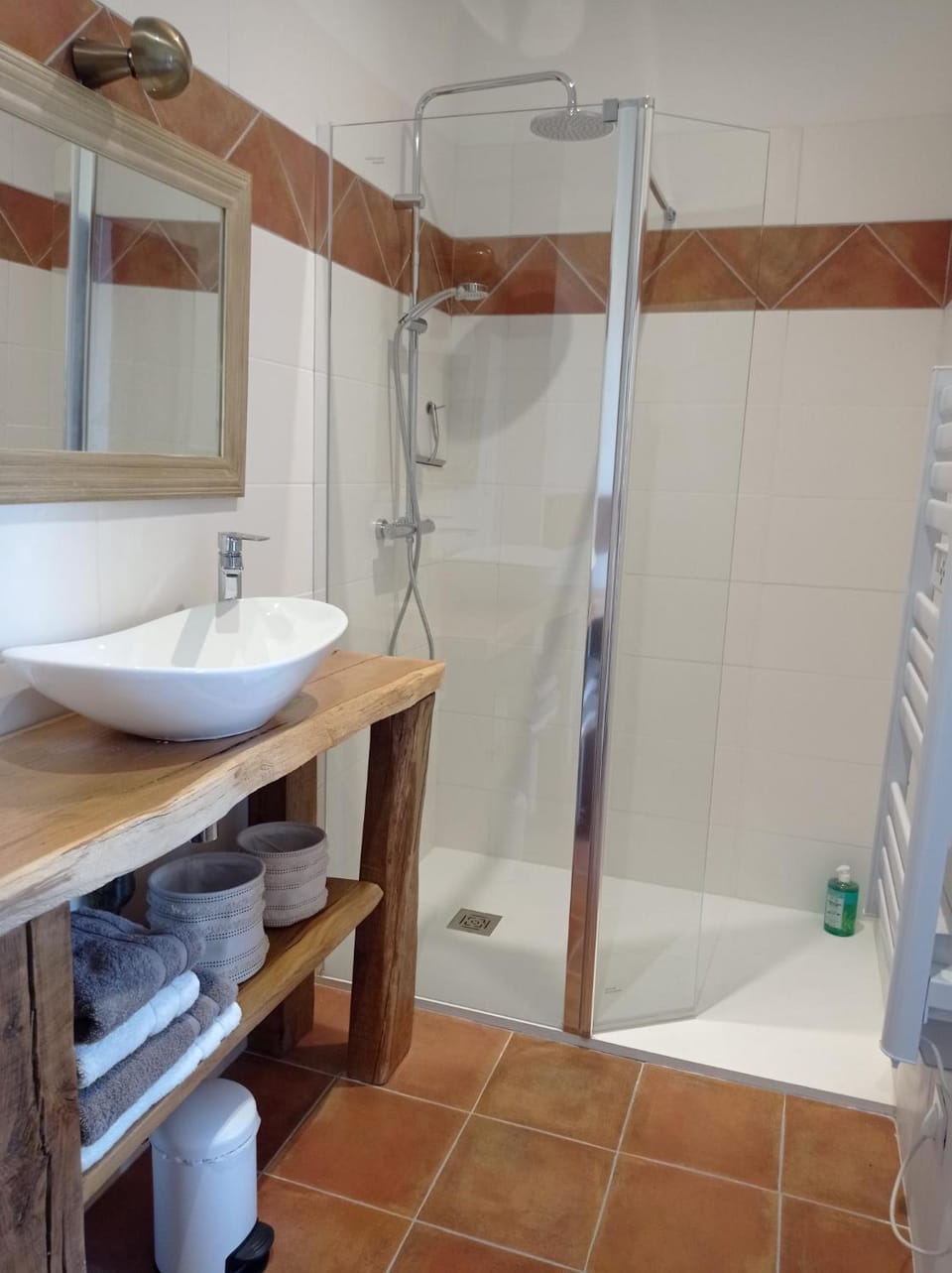 Shower, Toilet, Bathroom, towels