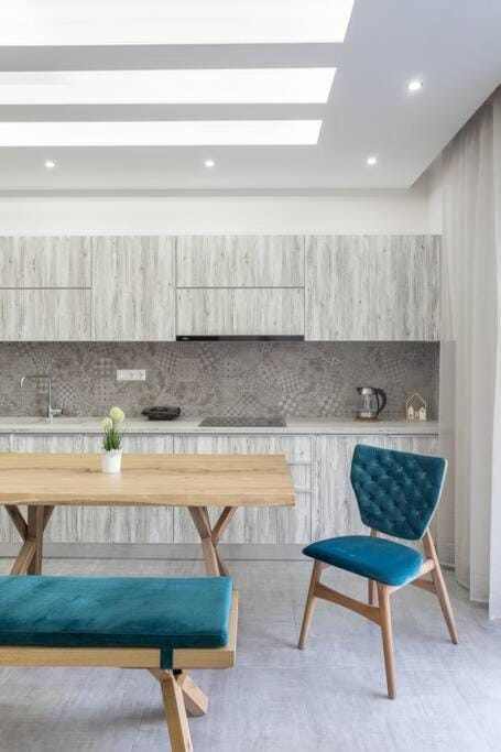 Kitchen or kitchenette, Dining area