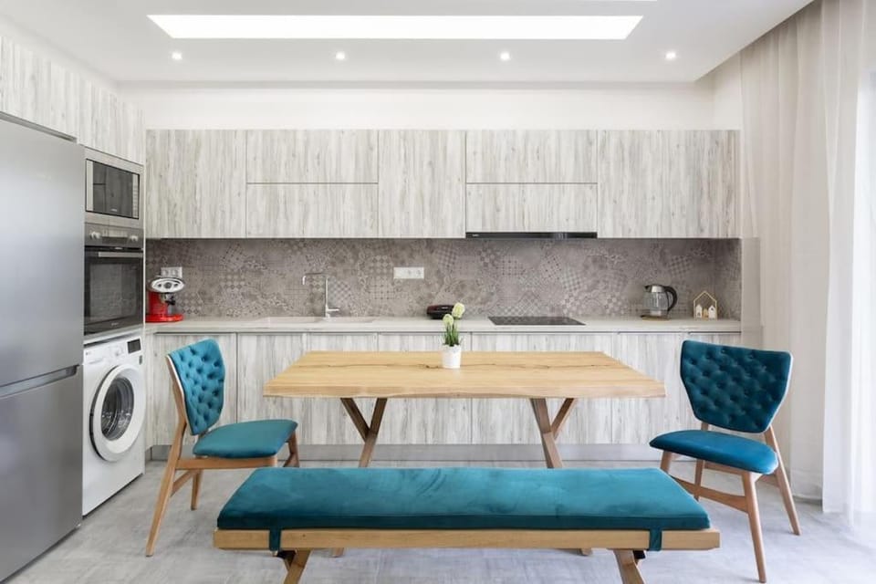 Kitchen or kitchenette, Dining area, minibar, pet friendly, stove, washing machine