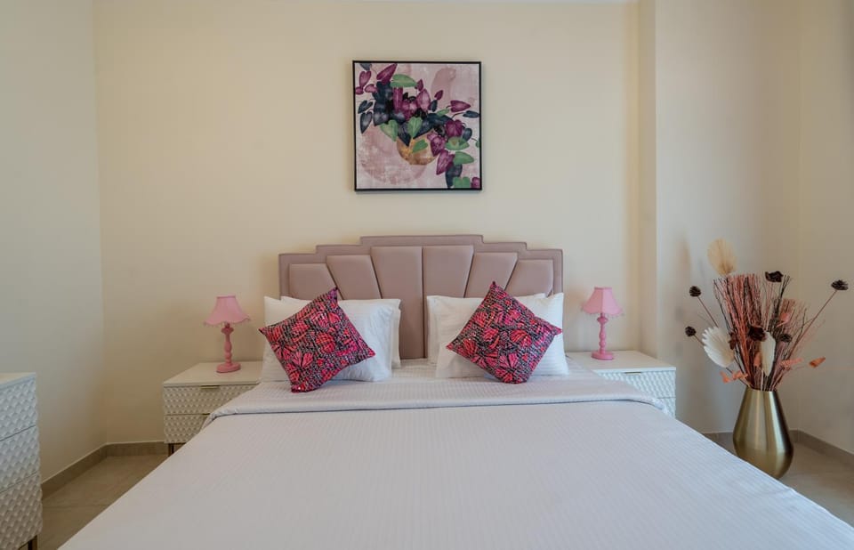 Bed, Photo of the whole room, Decorative detail, Bedroom