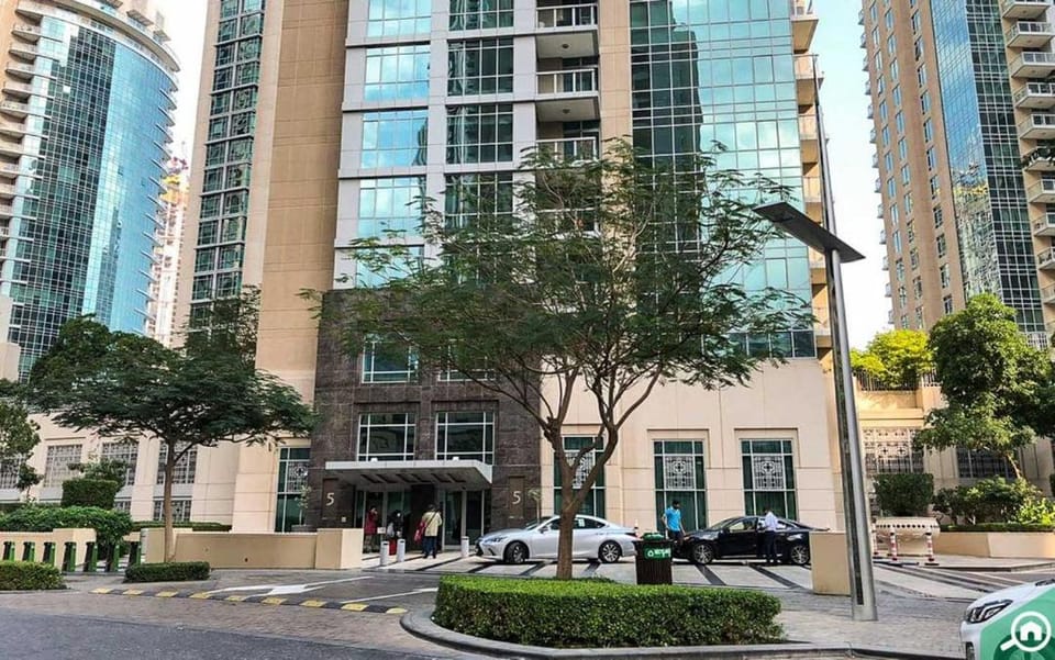 Property building, Day, Location