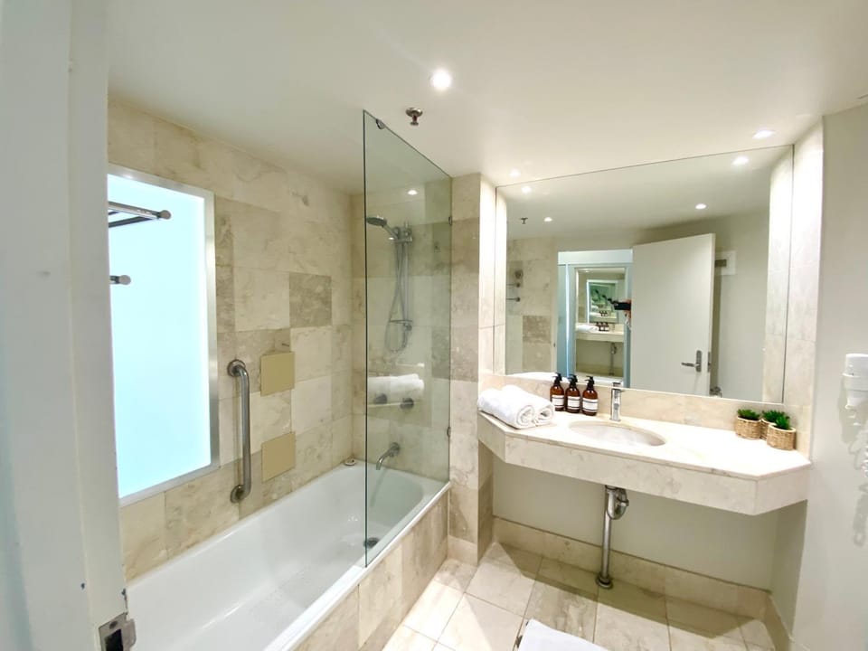 Shower, Bathroom, Bath, towels