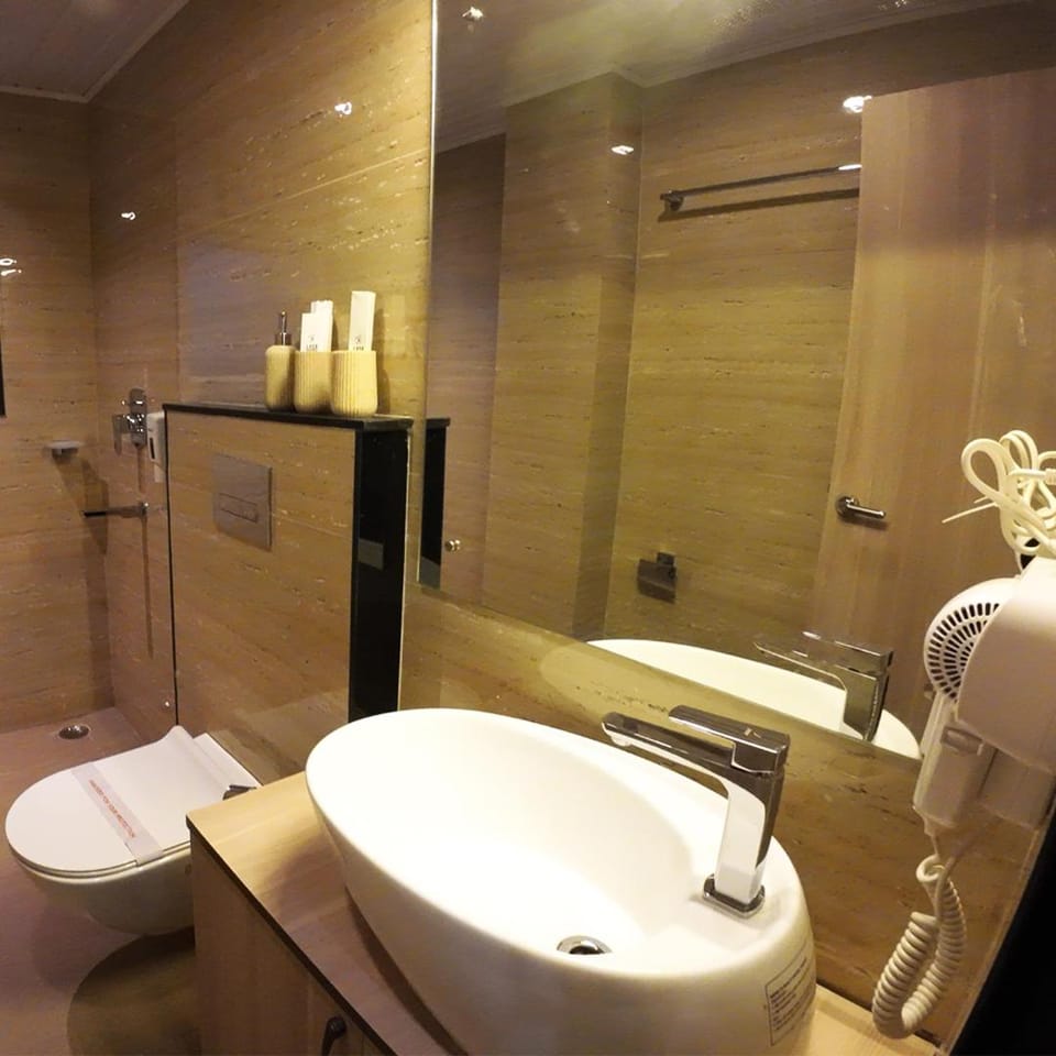Shower, Toilet, Bathroom