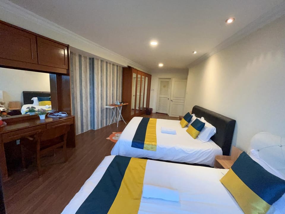 Riverbank suites 405 Apartment in Kuching