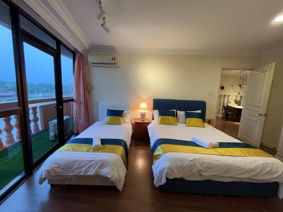 Riverbank suites 405 Apartment in Kuching