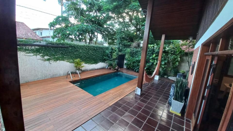 Casa com piscina -100 metros da praia. House in State of São Paulo