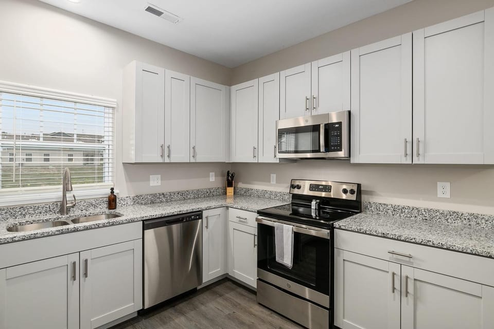 Coffee/tea facilities, Kitchen or kitchenette, dishwasher, minibar, pet friendly, stove