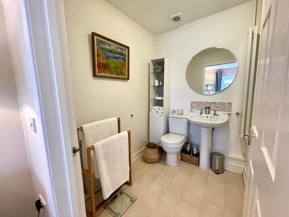 Toilet, Bathroom, towels